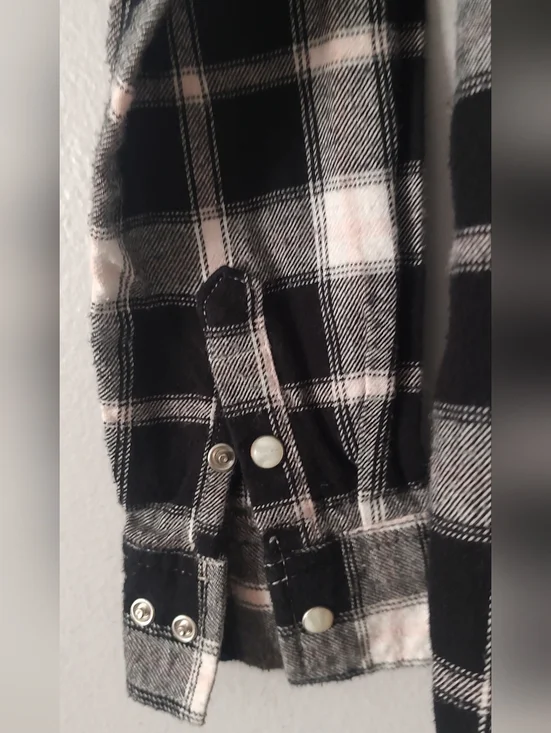 Tractr Black and White Plaid Button-Down Shirt - Picture 6 of 6